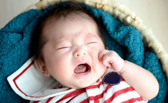 夜泣きの原因と対策