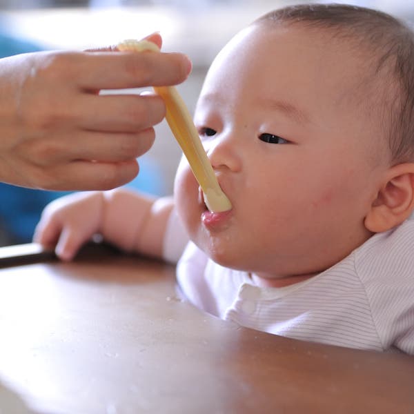 離乳食はおっぱい卒業の第1歩